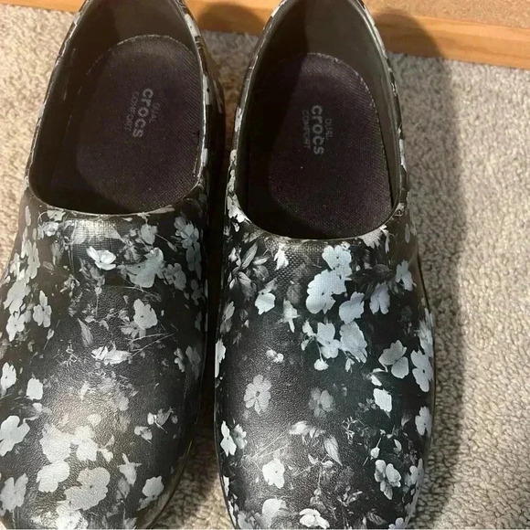 Crocs Women Size 8 Black Floral Neria Pro II Graphic Clog Comfort Footwear - Picture 3 of 9